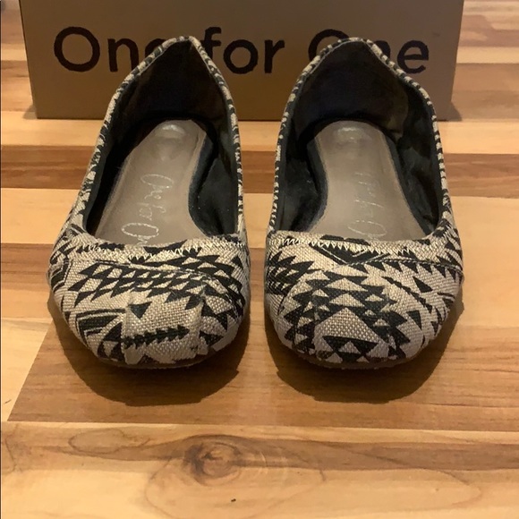 Aztec print Toms flats! - Picture 6 of 6